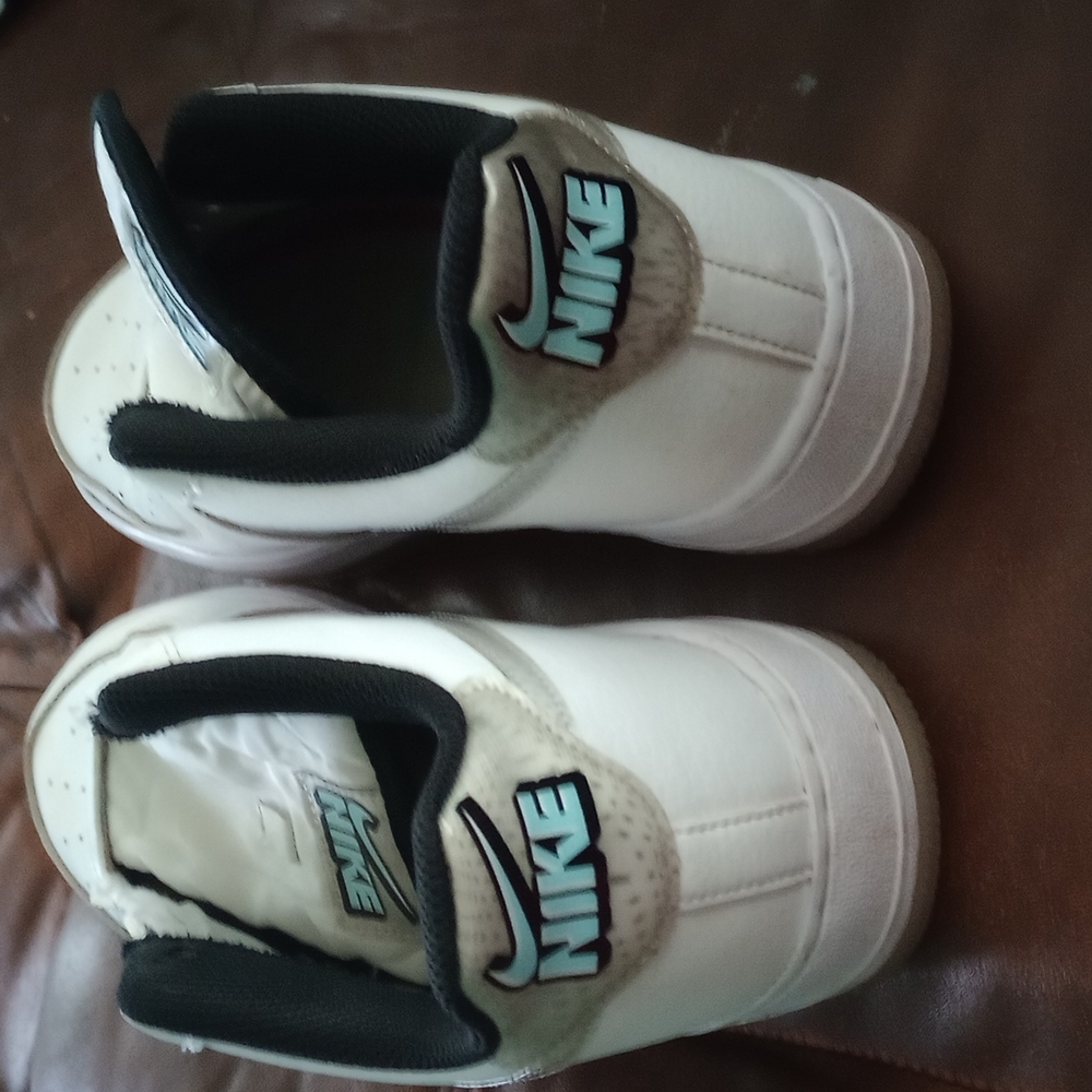 Shoes - Picture 3 of 5